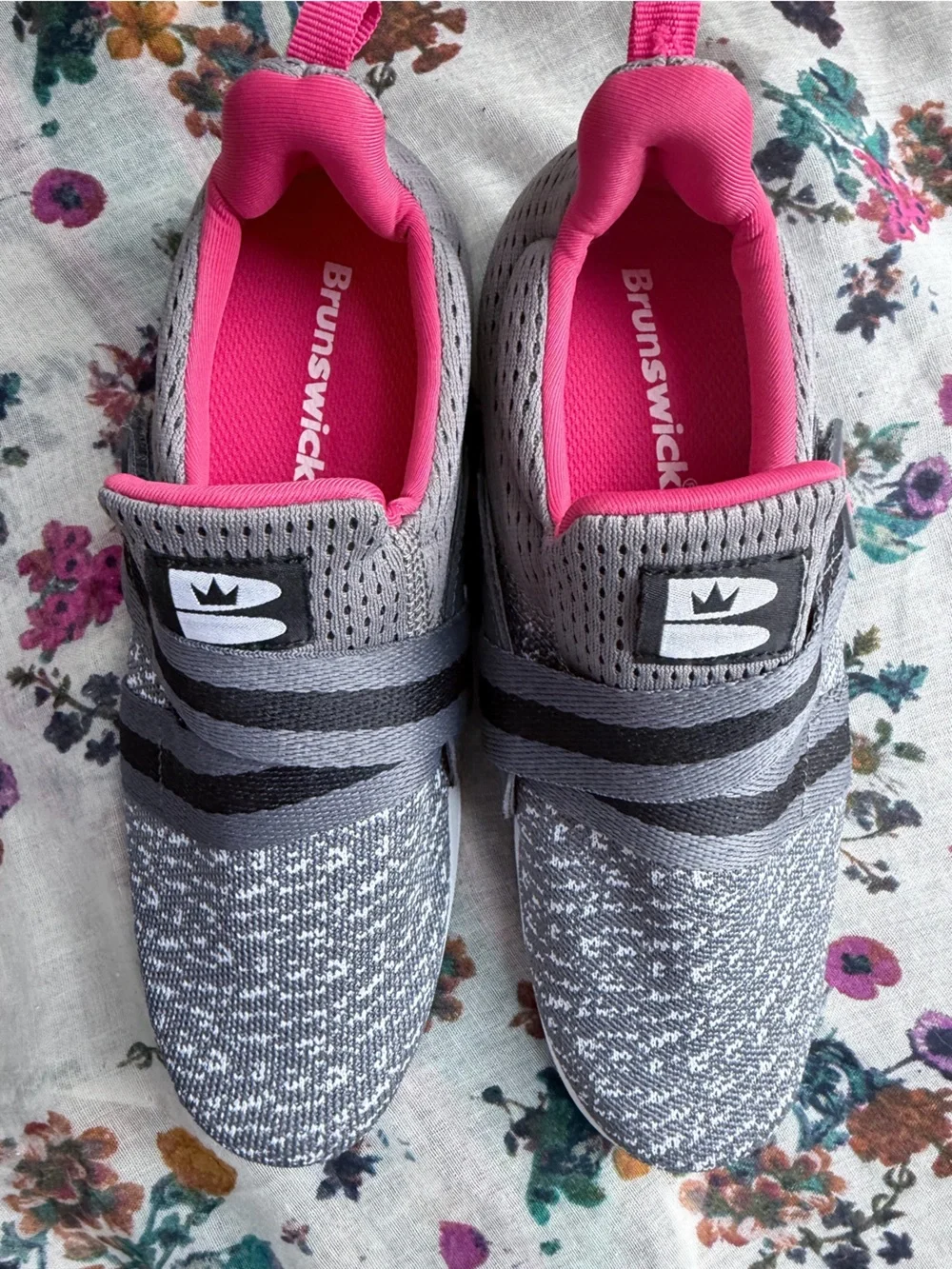 Brunswick Versa Women’s Bowling Shoes Gray Pink Size 8.5